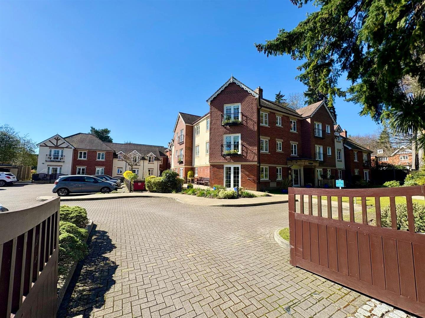 Branksomewood Road, Fleet